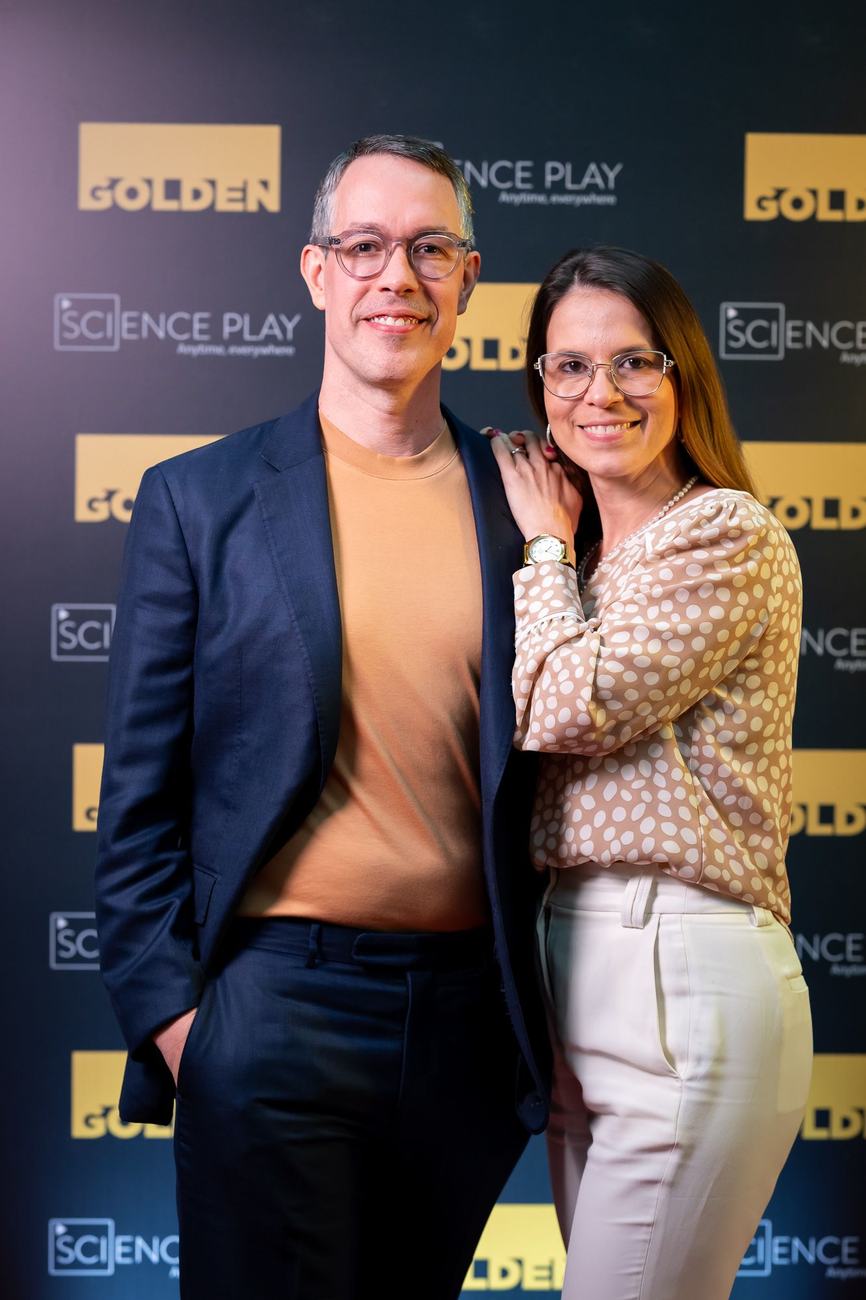 Brunno Falcão y Lorena Tomazett (CEO y Socia de Science Play)